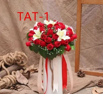 Vjenčanje pribor za mladence s cvijećem u rukama 3303 TAT